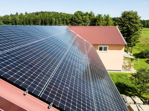 Landwirtschaftlicher Betrieb mit Photovoltaikanlage und Stromspeicher in Bitz